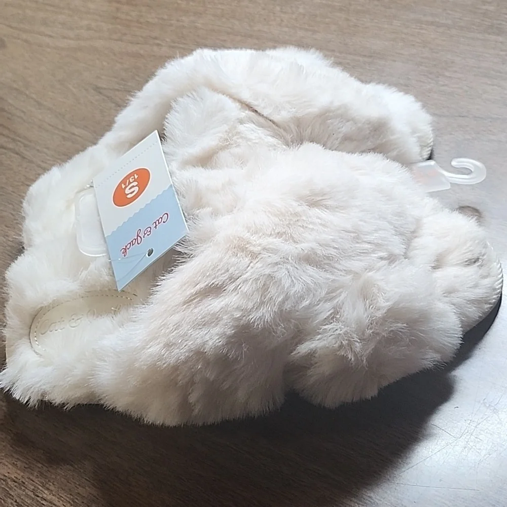 Cat & Jack Slippers, Cream/Brooklyn, Girls Size Small 13/1, New‎